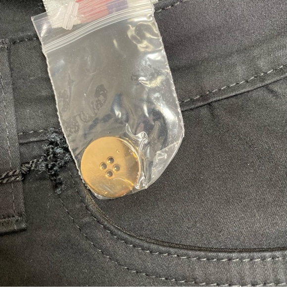 NYDJ Size 24W Black Capris with Tummy Tuck Technology Inseam 21 NWT - Picture 11 of 16